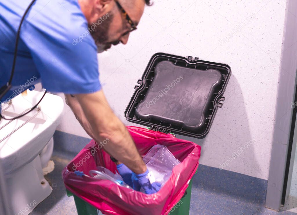 Esempio di corretta sanificazione di un corridoio ospedaliero